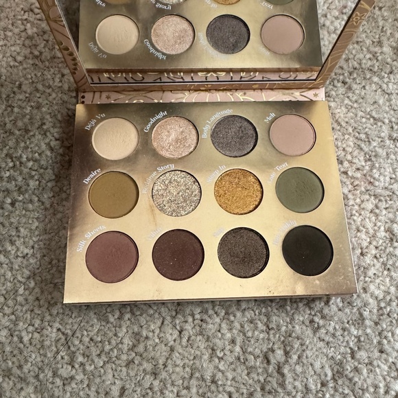 ColourPop "Boudoir Noir" eyeshadow palette - Picture 1 of 11